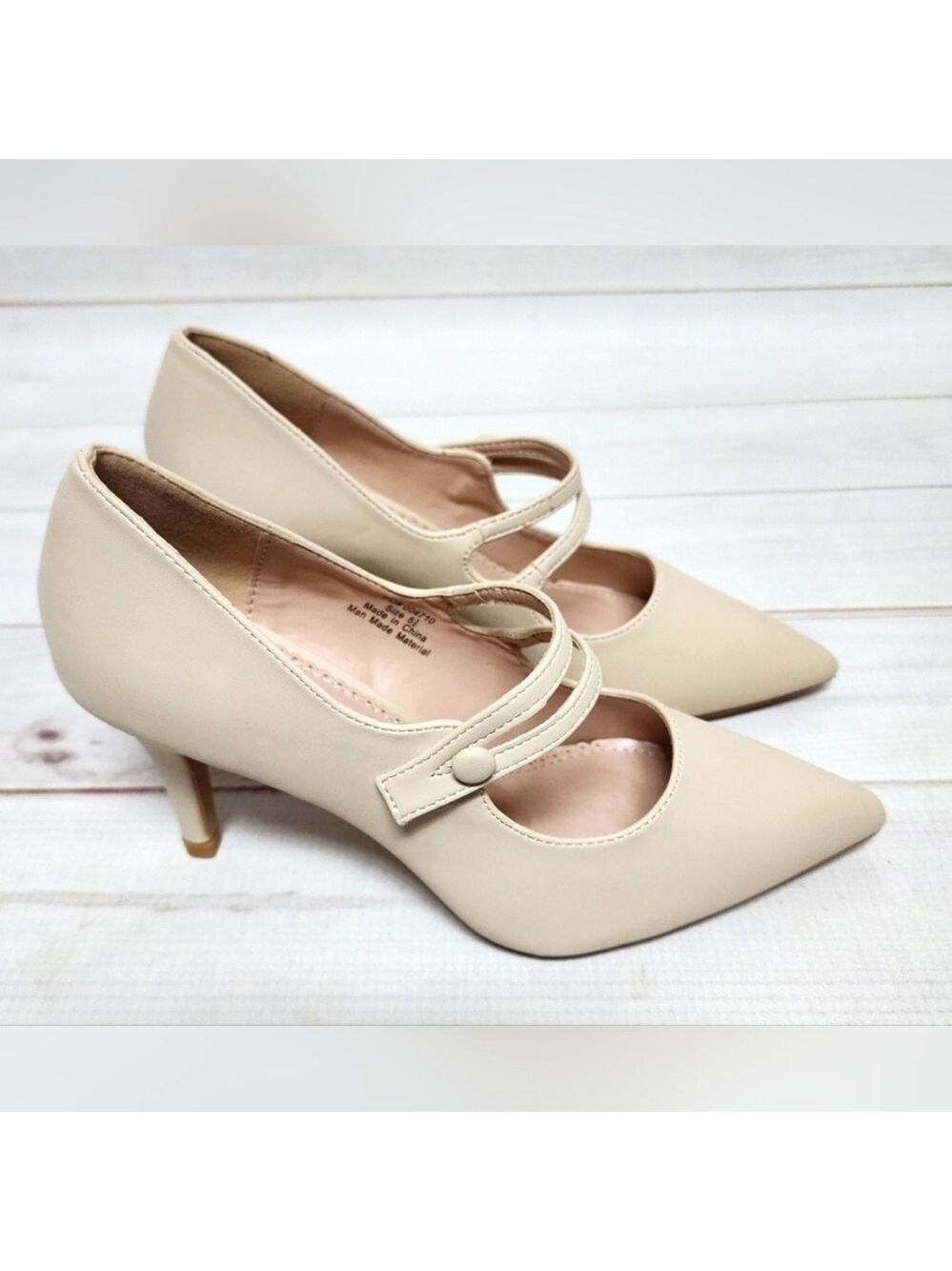 Journee Collection Ivory Sidney Pump Size 5.5 - New Without Box